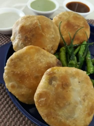Nashik Wali Aloo-Pyaz Ki Kachori - Plattershare - Recipes, food stories and food lovers