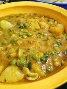 Aloo Matar Sabzi/ Potato Peas Curry - Plattershare - Recipes, food stories and food lovers