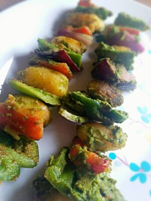 Vibrant Hariyali Aloo Tikka: A Flavorful Indian Potato Appetizer - Plattershare - Recipes, food stories and food lovers Vibrant Hariyali Aloo Tikka: A Flavorful Indian Potato Appetizer - Plattershare - Recipes, food stories and food lovers