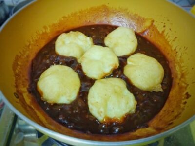 Crispy Chili Garlic Potatoes with Savory Paneer Filling - Plattershare - Recipes, food stories and food lovers Crispy Chili Garlic Potatoes with Savory Paneer Filling - Plattershare - Recipes, food stories and food lovers