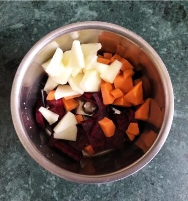 Radiant Beet, Carrot, and Apple Detox Juice - Plattershare - Recipes, food stories and food lovers Radiant Beet, Carrot, and Apple Detox Juice - Plattershare - Recipes, food stories and food lovers