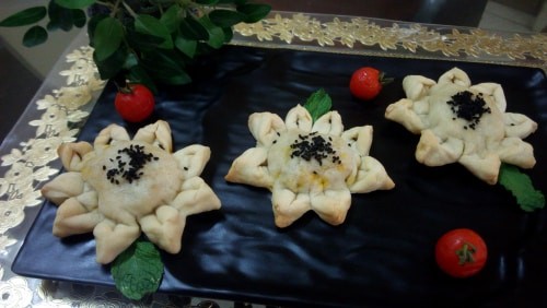 Baked Flower Samosa - Plattershare - Recipes, Food Stories And Food Enthusiasts