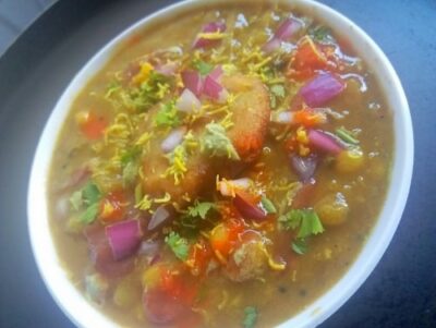 Ragda Pattice: Crispy Potato Patties with Spicy Yellow Pea Curry - Plattershare - Recipes, food stories and food lovers Ragda Pattice: Crispy Potato Patties with Spicy Yellow Pea Curry - Plattershare - Recipes, food stories and food lovers