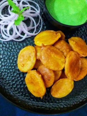 Crispy Potato Bajji (Indian Potato Fritters) - Plattershare - Recipes, food stories and food lovers Crispy Potato Bajji (Indian Potato Fritters) - Plattershare - Recipes, food stories and food lovers