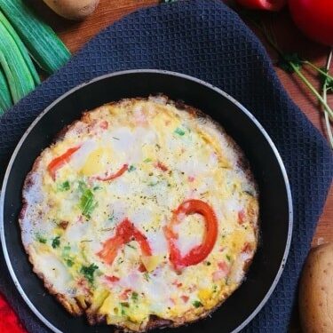 Potato Cheesy Omlette - Plattershare - Recipes, food stories and food lovers
