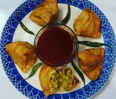 Crispy & Flavorful Aloo Samosas: A Classic Indian Snack - Plattershare - Recipes, food stories and food lovers Crispy & Flavorful Aloo Samosas: A Classic Indian Snack - Plattershare - Recipes, food stories and food lovers