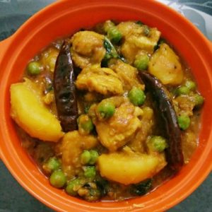 Aloo Murgh/ Chicken With Potato - Plattershare - Recipes, food stories and food lovers