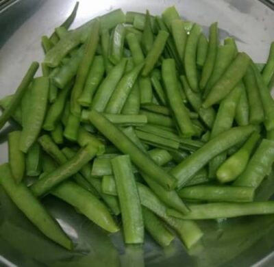 South Indian Cluster Bean Fry (Guar Phali Sabzi) - Plattershare - Recipes, food stories and food lovers South Indian Cluster Bean Fry (Guar Phali Sabzi) - Plattershare - Recipes, food stories and food lovers