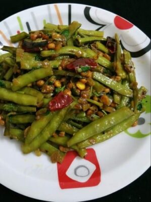 South Indian Cluster Bean Fry (Guar Phali Sabzi) - Plattershare - Recipes, food stories and food lovers South Indian Cluster Bean Fry (Guar Phali Sabzi) - Plattershare - Recipes, food stories and food lovers