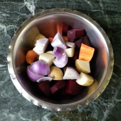 Roasted Root Vegetables with Garlic and Herbs - Plattershare - Recipes, food stories and food lovers Roasted Root Vegetables with Garlic and Herbs - Plattershare - Recipes, food stories and food lovers