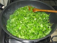 Nutritious Radish Greens Saag: A Vibrant Indian Curry - Plattershare - Recipes, food stories and food lovers Nutritious Radish Greens Saag: A Vibrant Indian Curry - Plattershare - Recipes, food stories and food lovers