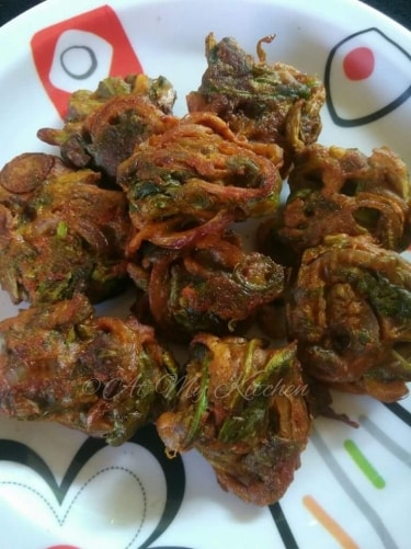 Palak Pakora / Spinach Fritters - Plattershare - Recipes, Food Stories And Food Enthusiasts