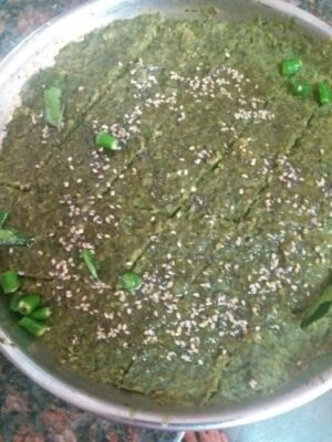 Vibrant Spinach and Sprouted Moong Dal Dhokla: A Nutritious Twist on a Classic - Plattershare - Recipes, food stories and food lovers Vibrant Spinach and Sprouted Moong Dal Dhokla: A Nutritious Twist on a Classic - Plattershare - Recipes, food stories and food lovers