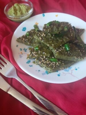 Vibrant Spinach and Sprouted Moong Dal Dhokla: A Nutritious Twist on a Classic - Plattershare - Recipes, food stories and food lovers Vibrant Spinach and Sprouted Moong Dal Dhokla: A Nutritious Twist on a Classic - Plattershare - Recipes, food stories and food lovers