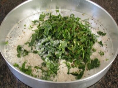 Vibrant Spinach Roti: A Healthy & Flavorful Flatbread - Plattershare - Recipes, food stories and food lovers Vibrant Spinach Roti: A Healthy & Flavorful Flatbread - Plattershare - Recipes, food stories and food lovers