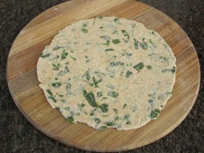 Vibrant Spinach Roti: A Healthy & Flavorful Flatbread - Plattershare - Recipes, food stories and food lovers Vibrant Spinach Roti: A Healthy & Flavorful Flatbread - Plattershare - Recipes, food stories and food lovers
