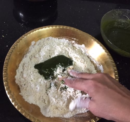 Keerai Murukku / Palak Chakli - Plattershare - Recipes, Food Stories And Food Enthusiasts