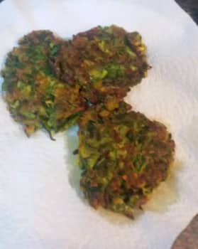 Greek Zucchini Fritters - Plattershare - Recipes, food stories and food lovers
