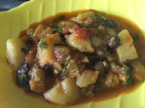 Ringan Bataka Nu Shaak / Aloo Baingan Curry - Plattershare - Recipes, food stories and food lovers