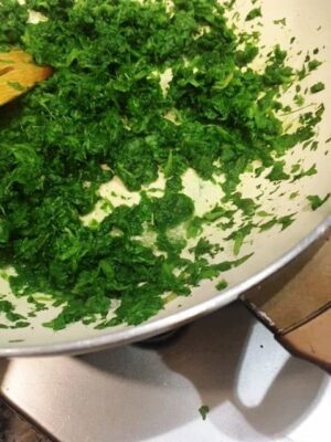 Creamy Baked Spinach and Corn: A Healthy Comfort Food Delight - Plattershare - Recipes, food stories and food lovers Creamy Baked Spinach and Corn: A Healthy Comfort Food Delight - Plattershare - Recipes, food stories and food lovers