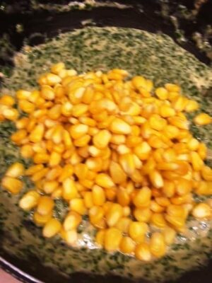 Creamy Baked Spinach and Corn: A Healthy Comfort Food Delight - Plattershare - Recipes, food stories and food lovers Creamy Baked Spinach and Corn: A Healthy Comfort Food Delight - Plattershare - Recipes, food stories and food lovers