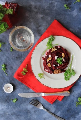 Bold Beet Pasta With Feta And Walnuts - Plattershare - Recipes, food stories and food lovers