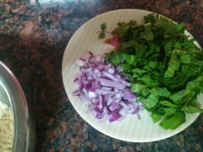 Crispy Spinach and Onion Fritters (Palak Pakora) - Plattershare - Recipes, food stories and food lovers Crispy Spinach and Onion Fritters (Palak Pakora) - Plattershare - Recipes, food stories and food lovers