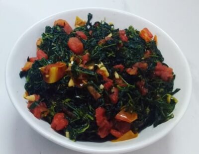 Methi Tamatar Ki Sabzi: Vibrant Fenugreek and Tomato Stir-Fry - Plattershare - Recipes, food stories and food lovers Methi Tamatar Ki Sabzi: Vibrant Fenugreek and Tomato Stir-Fry - Plattershare - Recipes, food stories and food lovers
