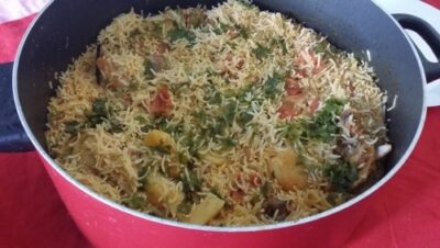 Fragrant Methi Chicken Tahari: A Hyderabadi Fenugreek Pulao - Plattershare - Recipes, food stories and food lovers Fragrant Methi Chicken Tahari: A Hyderabadi Fenugreek Pulao - Plattershare - Recipes, food stories and food lovers