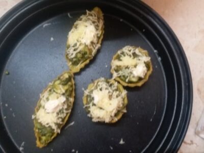 Vibrant Zucchini & Leek Quiche with Spinach Crust & Garnish - Plattershare - Recipes, food stories and food lovers Vibrant Zucchini & Leek Quiche with Spinach Crust & Garnish - Plattershare - Recipes, food stories and food lovers