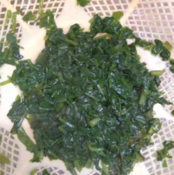 Spinach Fenugreek Murukku - Plattershare - Recipes, food stories and food lovers