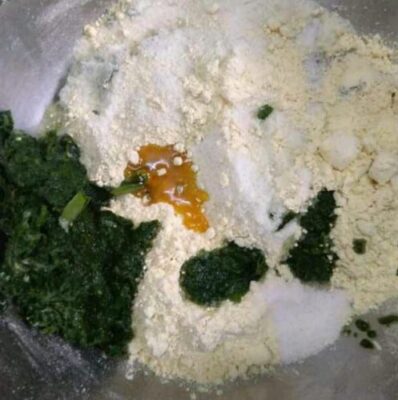 Crispy Spinach and Fenugreek Murukku: A Flavorful Indian Snack - Plattershare - Recipes, food stories and food lovers Crispy Spinach and Fenugreek Murukku: A Flavorful Indian Snack - Plattershare - Recipes, food stories and food lovers