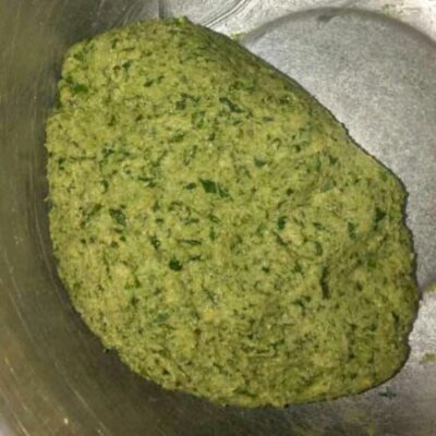 Crispy Spinach and Fenugreek Murukku: A Flavorful Indian Snack - Plattershare - Recipes, food stories and food lovers Crispy Spinach and Fenugreek Murukku: A Flavorful Indian Snack - Plattershare - Recipes, food stories and food lovers