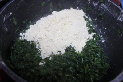 Flavorful Methi Besan Subzi (Fenugreek with Chickpea Flour) - Plattershare - Recipes, food stories and food lovers Flavorful Methi Besan Subzi (Fenugreek with Chickpea Flour) - Plattershare - Recipes, food stories and food lovers