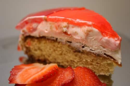 Strawberry Mousse Cake - Plattershare - Recipes, food stories and food lovers