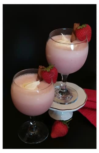 Strawberry Milkshake - Plattershare - Recipes, food stories and food lovers