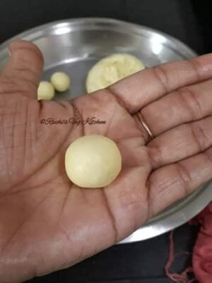 Irresistible Kala Jamun: Deep-Fried Indian Cheese Dumplings in Cardamom Syrup - Plattershare - Recipes, food stories and food lovers Irresistible Kala Jamun: Deep-Fried Indian Cheese Dumplings in Cardamom Syrup - Plattershare - Recipes, food stories and food lovers