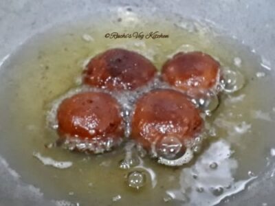 Irresistible Kala Jamun: Deep-Fried Indian Cheese Dumplings in Cardamom Syrup - Plattershare - Recipes, food stories and food lovers Irresistible Kala Jamun: Deep-Fried Indian Cheese Dumplings in Cardamom Syrup - Plattershare - Recipes, food stories and food lovers