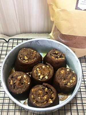 Irresistible Chocolate Walnut Cinnamon Buns: A Nostalgic Treat - Plattershare - Recipes, food stories and food lovers Irresistible Chocolate Walnut Cinnamon Buns: A Nostalgic Treat - Plattershare - Recipes, food stories and food lovers
