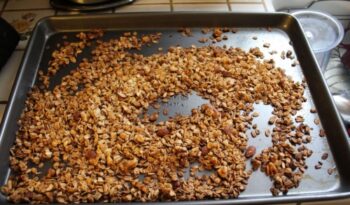 Chocolate Fruit And Nut Granola - Plattershare - Recipes, food stories and food lovers