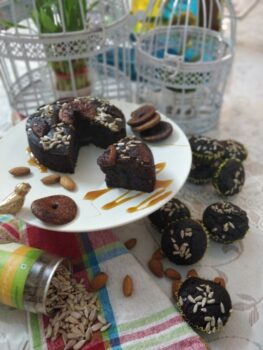 Soya Ragi Figs And Sunflower Seeds Tea Cake With Caramel Sauce - Plattershare - Recipes, food stories and food lovers