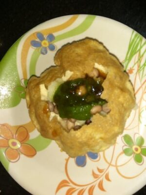 Crispy Dahi Kachori: A Flavorful Indian Street Food Snack - Plattershare - Recipes, food stories and food lovers Crispy Dahi Kachori: A Flavorful Indian Street Food Snack - Plattershare - Recipes, food stories and food lovers