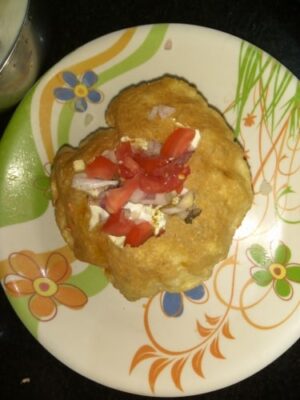 Crispy Dahi Kachori: A Flavorful Indian Street Food Snack - Plattershare - Recipes, food stories and food lovers Crispy Dahi Kachori: A Flavorful Indian Street Food Snack - Plattershare - Recipes, food stories and food lovers