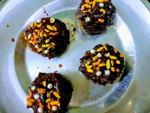 Choco Lollipop With Cocoa Powder - Plattershare - Recipes, food stories and food enthusiasts