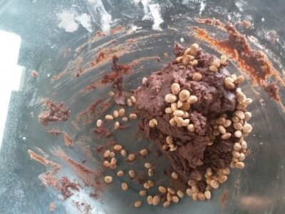 Nutritious Ragi Cocoa Cookies with Chironji (Finger Millet Chocolate Cookies) - Plattershare - Recipes, food stories and food lovers Nutritious Ragi Cocoa Cookies with Chironji (Finger Millet Chocolate Cookies) - Plattershare - Recipes, food stories and food lovers