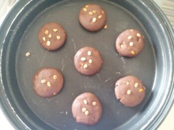 Ragi Cocoa Cookies With Chironji - Plattershare - Recipes, food stories and food lovers