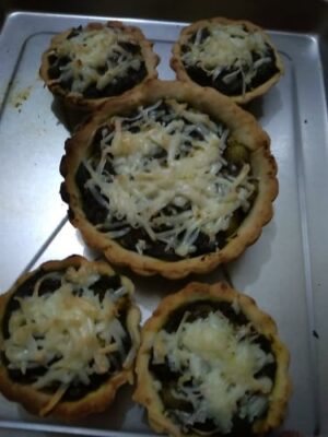Irresistible Methi Paneer Tarts: A Sneaky Way to Get Your Greens - Plattershare - Recipes, food stories and food lovers Irresistible Methi Paneer Tarts: A Sneaky Way to Get Your Greens - Plattershare - Recipes, food stories and food lovers