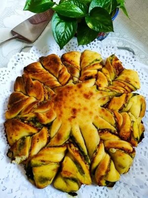 Starry Pizza Bread: A Showstopping Savory Pastry - Plattershare - Recipes, food stories and food lovers Starry Pizza Bread: A Showstopping Savory Pastry - Plattershare - Recipes, food stories and food lovers