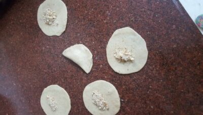 Mini Gunjhiya: Bite-Sized Indian Sweet Treats - Plattershare - Recipes, food stories and food lovers Mini Gunjhiya: Bite-Sized Indian Sweet Treats - Plattershare - Recipes, food stories and food lovers