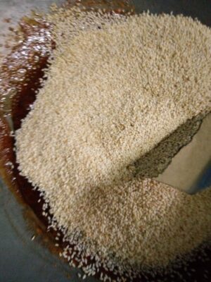Easy Sesame Chikki (Tilgud Chikki): A Delicious & Healthy Indian Treat - Plattershare - Recipes, food stories and food lovers Easy Sesame Chikki (Tilgud Chikki): A Delicious & Healthy Indian Treat - Plattershare - Recipes, food stories and food lovers